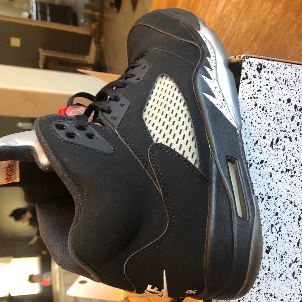 Jordan 5 Metallic black